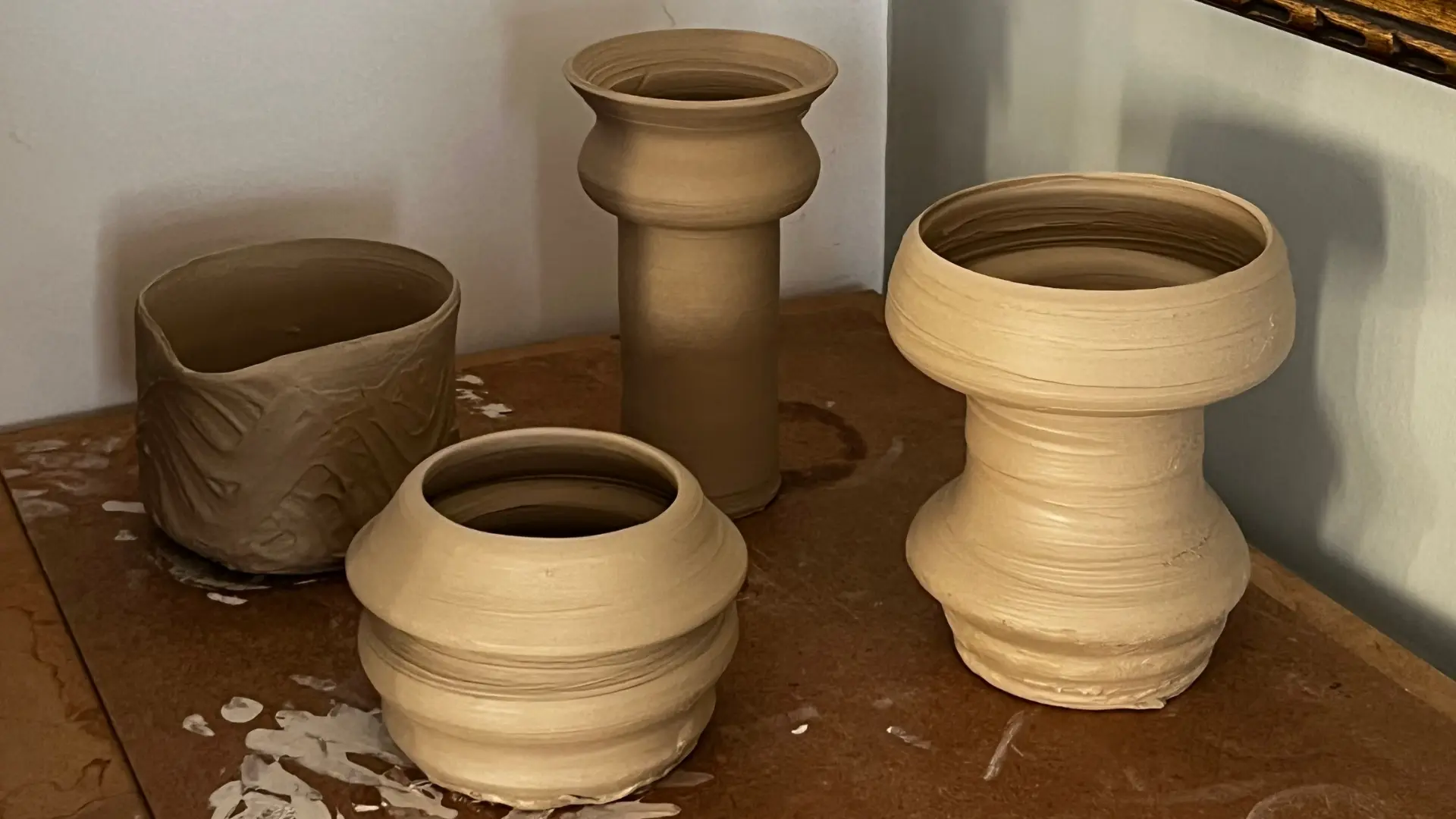 Fluu studio içerisinde yapılmış olan vazolar